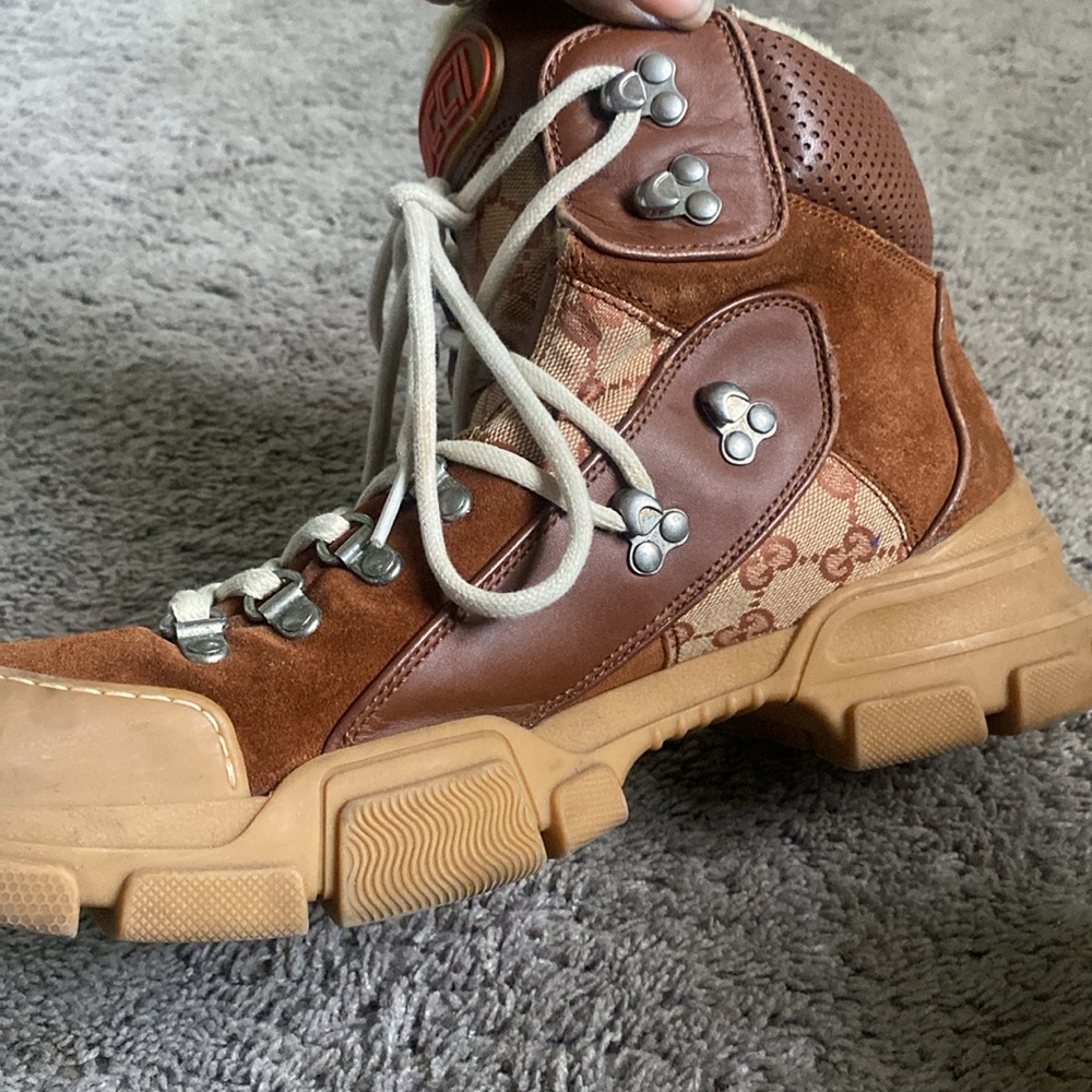 GUCCI FLASH TREK SHEARING BOOTS 🥾 91/2 - Picture 4 of 11